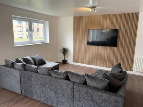 Stunning Central Apartment With Free Parking
